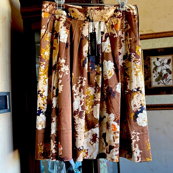 Ladies Talbots skirt. Size 6 New-Never worn. Fully lined. Pockets - Picture 1 of 3